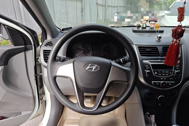 Used Hyundai Verna (older generation) 2014 1.4L Manual Smart GLS Trim Steering Wheel