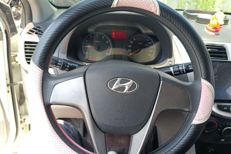 Used Hyundai Verna (older generation) 2014 1.4L Automatic Fashion GS Model Steering Wheel