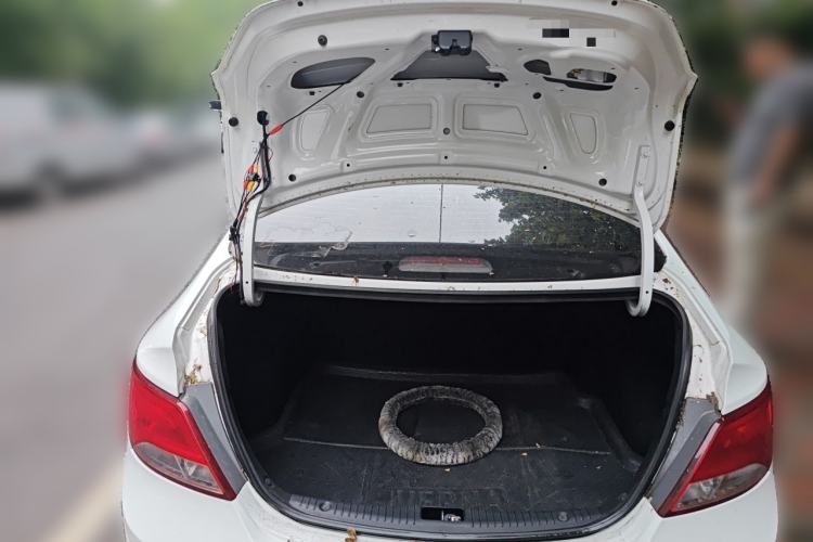 Used Hyundai Verna (older generation) 2014 1.4L Manual Smart GLS Trim Trunk
