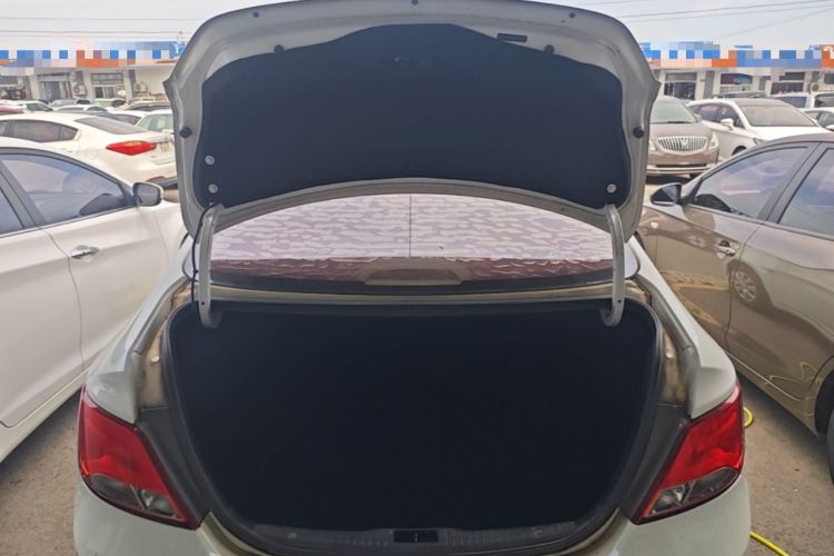 Used Hyundai Verna (older generation) 2014 1.4L Manual Smart GLS Trim Trunk