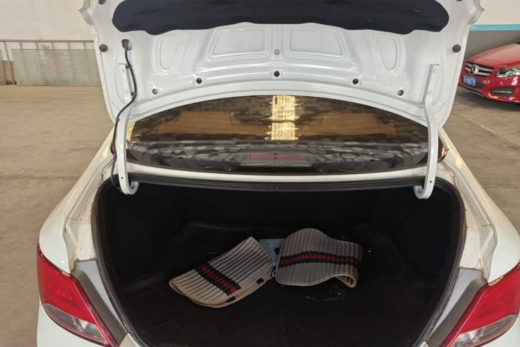 Used Hyundai Verna (older generation) 2014 1.4L Automatic Smart GLS Trunk
