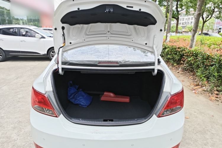 Used Hyundai Verna (older generation) 2014 1.4L Manual Smart GLS Trim Trunk