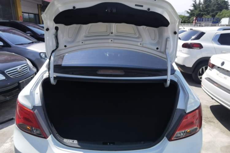Used Hyundai Verna (older generation) 2014 1.4L Manual Smart GLS Trim Trunk