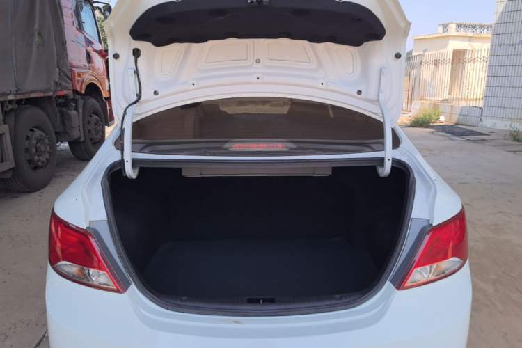 Used Hyundai Verna (older generation) 2014 1.4L Manual Smart GLS Trim Trunk