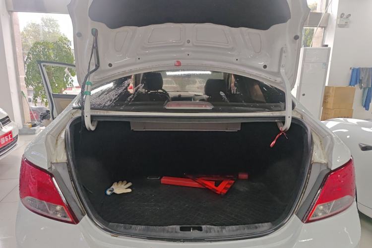 Used Hyundai Verna (older generation) 2014 1.4L Automatic Leading-Edge GLX Trunk