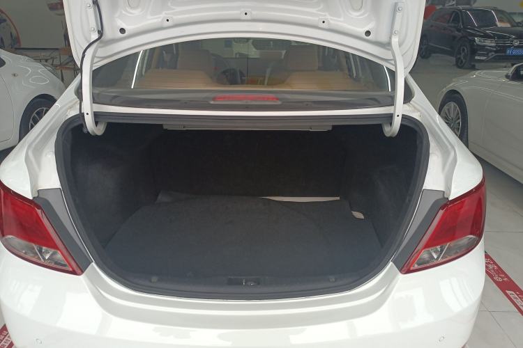 Used Hyundai Verna (older generation) 2014 1.4L Manual Smart GLS Trim Trunk