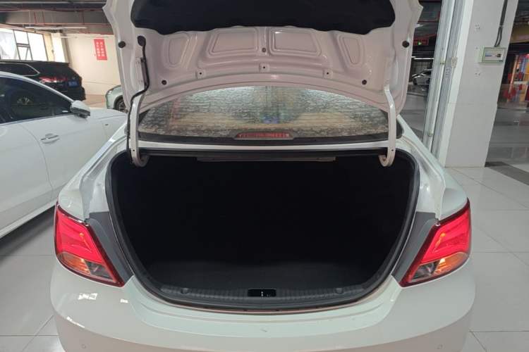 Used Hyundai Verna (older generation) 2014 1.4L Manual Smart GLS Trim Trunk