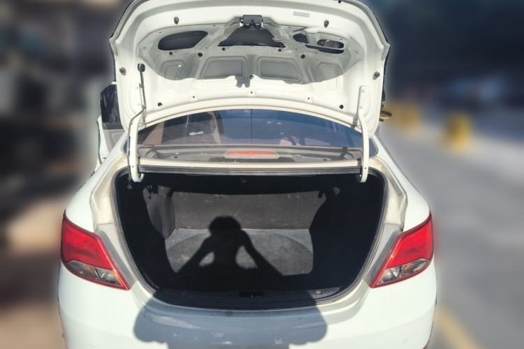 Used Hyundai Verna (older generation) 2014 1.4L Automatic Smart GLS Trunk