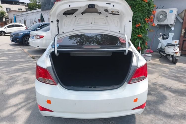 Used Hyundai Verna (older generation) 2014 1.4L Manual Smart GLS Trim Trunk