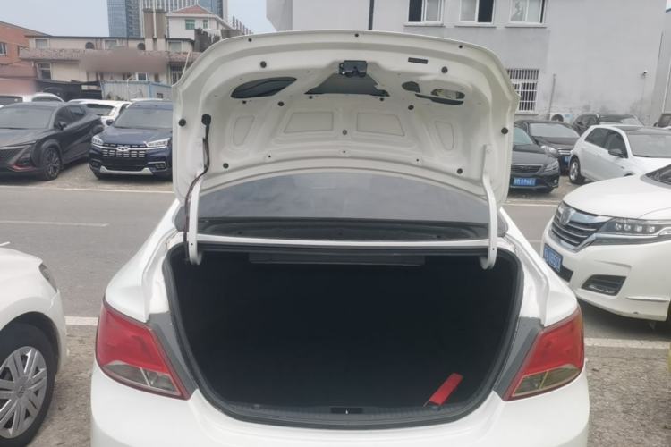 Used Hyundai Verna (older generation) 2014 1.4L Manual Smart GLS Trim Trunk