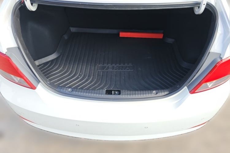 Used Hyundai Verna (older generation) 2014 1.4L Automatic Smart GLS Trunk