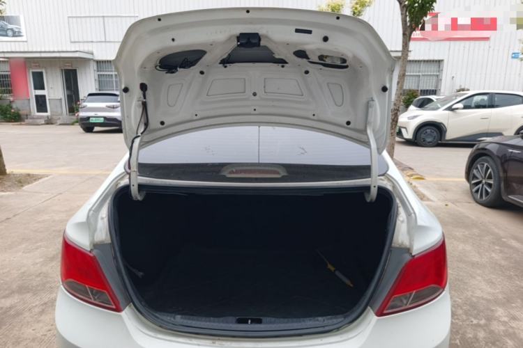 Used Hyundai Verna (older generation) 2014 1.4L Manual Smart GLS Trim Trunk