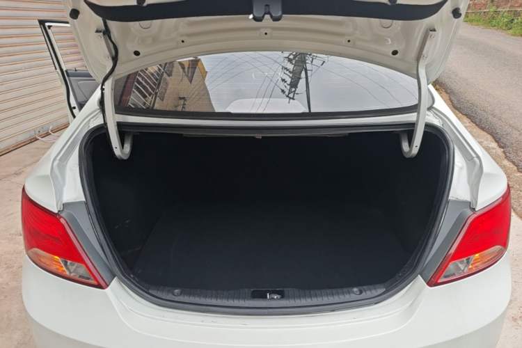Used Hyundai Verna (older generation) 2014 1.4L Automatic Smart GLS Trunk