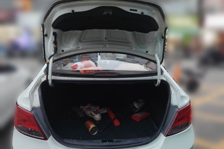 Used Hyundai Verna (older generation) 2014 1.4L Automatic Leading-Edge GLX Trunk