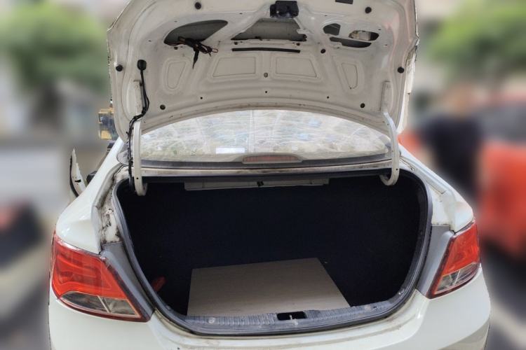 Used Hyundai Verna (older generation) 2014 1.4L Manual Smart GLS Trim Trunk