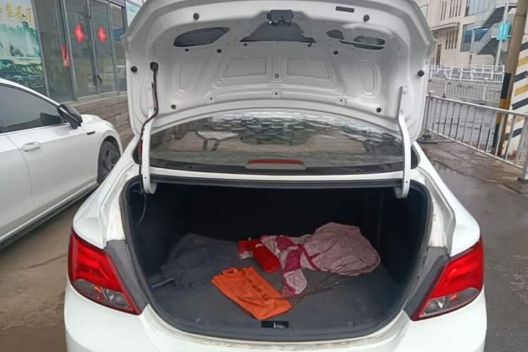 Used Hyundai Verna (older generation) 2014 1.4L Manual Smart GLS Trim Trunk