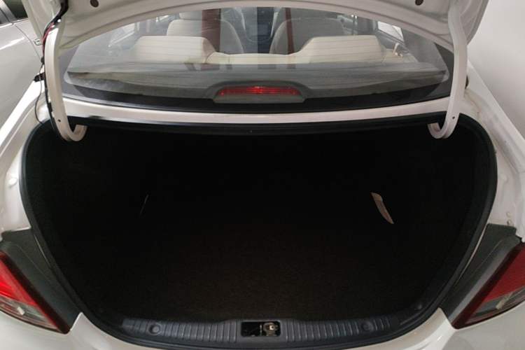 Used Hyundai Verna (older generation) 2014 1.4L Automatic Smart GLS Trunk