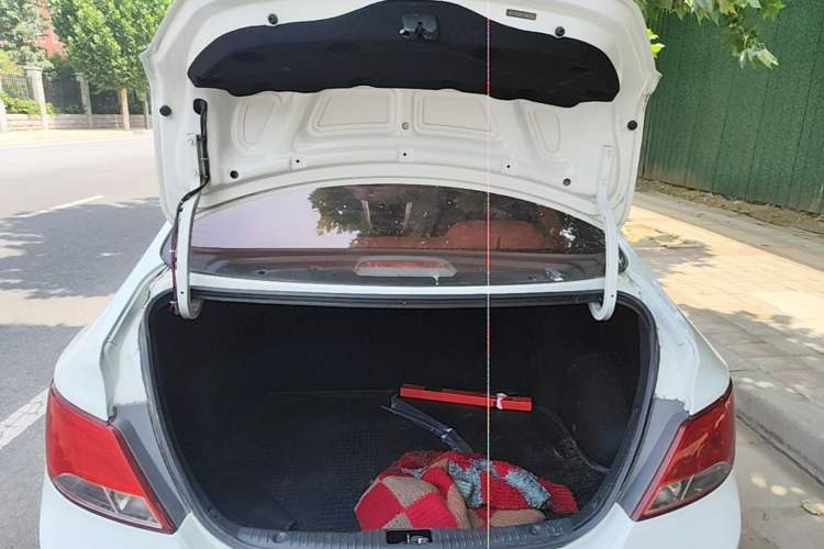 Used Hyundai Verna (older generation) 2014 1.4L Automatic Smart GLS Trunk