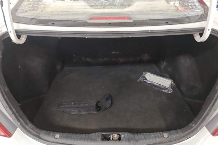Used Hyundai Verna (older generation) 2014 1.4L Manual Smart GLS Trim Trunk