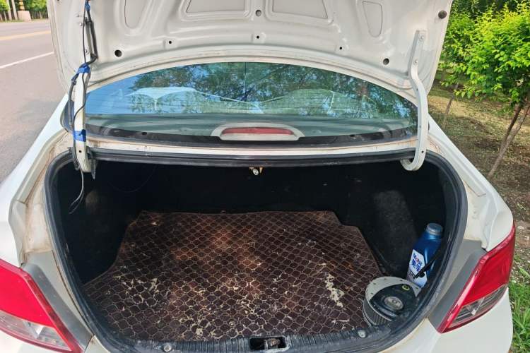 Used Hyundai Verna (older generation) 2014 1.4L Automatic Smart GLS Trunk