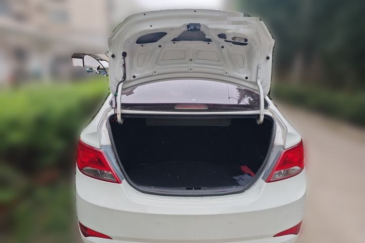 Used Hyundai Verna (older generation) 2014 1.4L Manual Smart GLS Trim Trunk