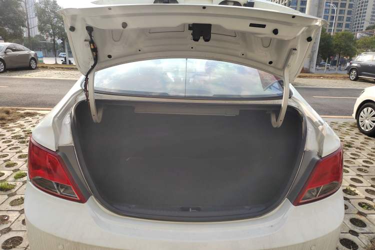 Used Hyundai Verna (older generation) 2014 1.4L Automatic Fashion GS Model Trunk