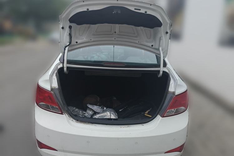 Used Hyundai Verna (older generation) 2014 1.4L Automatic Smart GLS Trunk