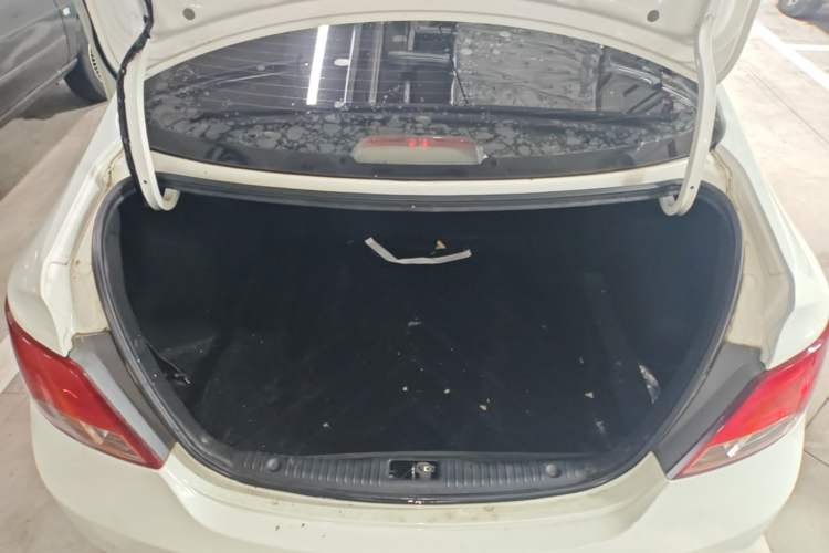 Used Hyundai Verna (older generation) 2014 1.4L Automatic Smart GLS Trunk