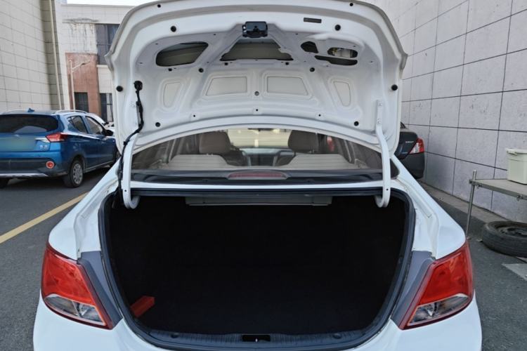 Used Hyundai Verna (older generation) 2014 1.4L Manual Smart GLS Trim Trunk