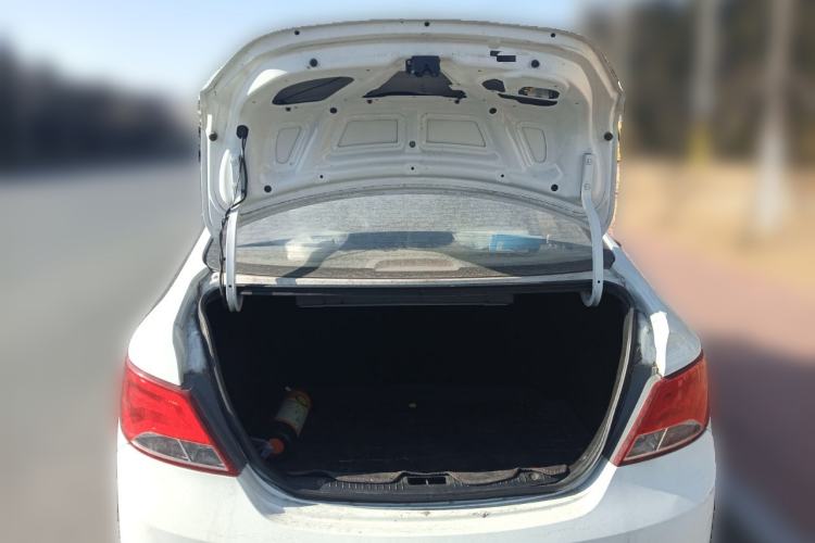 Used Hyundai Verna (older generation) 2014 1.4L Manual Smart GLS Trim Trunk