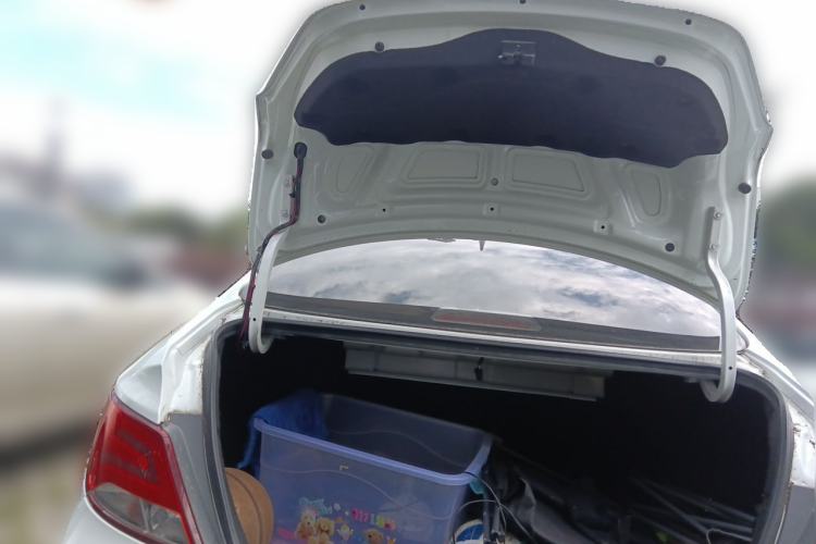 Used Hyundai Verna (older generation) 2014 1.4L Manual Top-Tier Model TOP Trunk