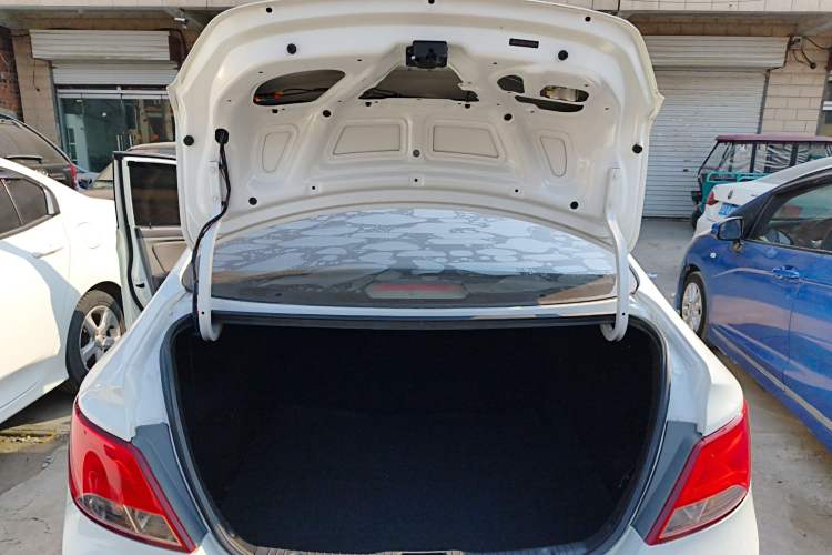 Used Hyundai Verna (older generation) 2014 1.4L Manual Smart GLS Trim Trunk