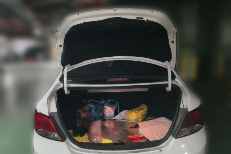 Used Hyundai Verna (older generation) 2014 1.4L Automatic Leading-Edge GLX Trunk