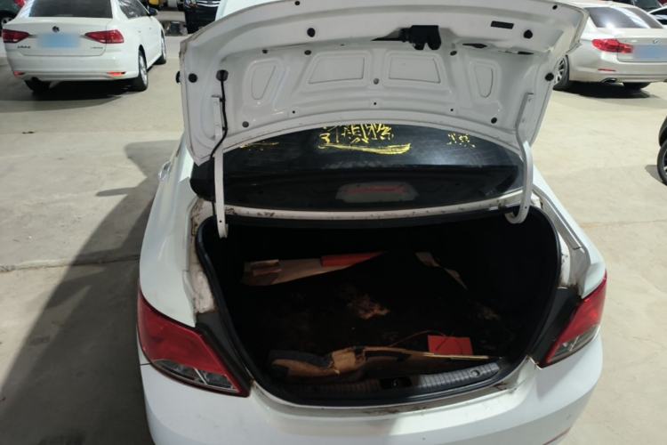 Used Hyundai Verna (older generation) 2014 1.4L Manual Smart GLS Trim Trunk
