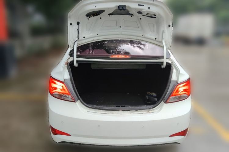 Used Hyundai Verna (older generation) 2014 1.4L Manual Smart GLS Trim Trunk