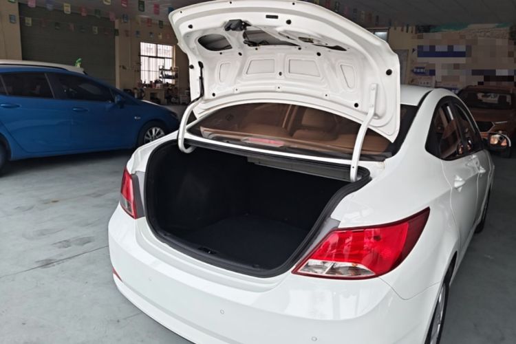 Used Hyundai Verna (older generation) 2014 1.4L Automatic Smart GLS Trunk