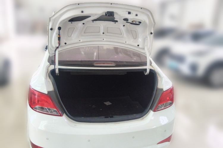 Used Hyundai Verna (older generation) 2014 1.4L Manual Smart GLS Trim Trunk