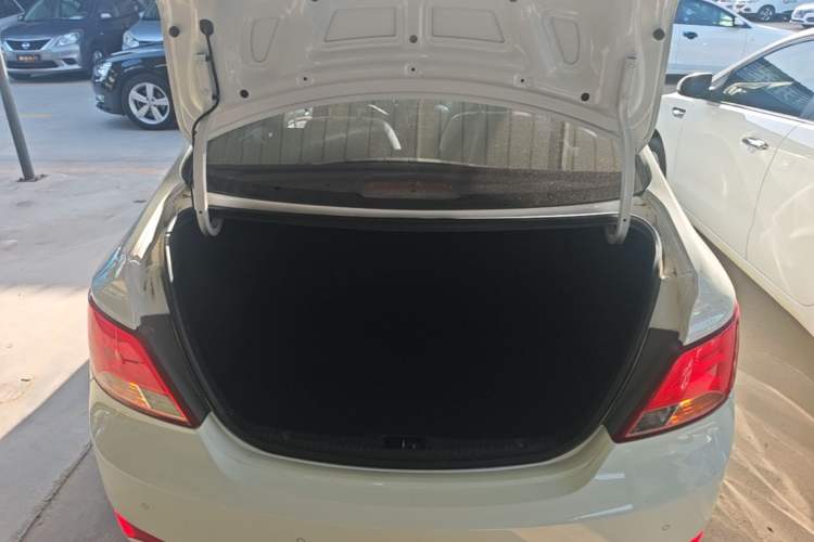 Used Hyundai Verna (older generation) 2014 1.4L Manual Smart GLS Trim Trunk