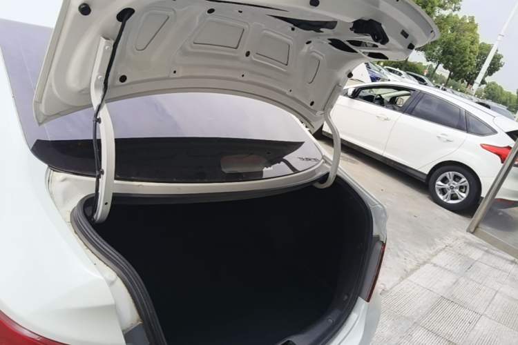 Used Hyundai Verna (older generation) 2014 1.4L Automatic Smart GLS Trunk