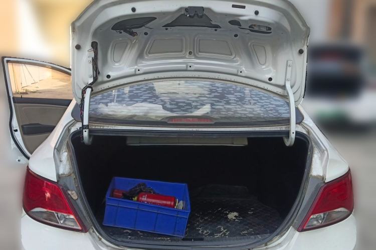Used Hyundai Verna (older generation) 2014 1.4L Manual Smart GLS Trim Trunk