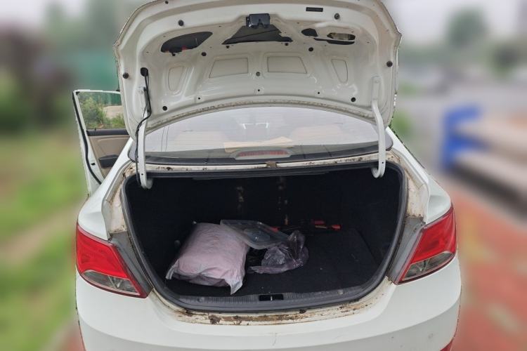 Used Hyundai Verna (older generation) 2014 1.4L Manual Smart GLS Trim Trunk