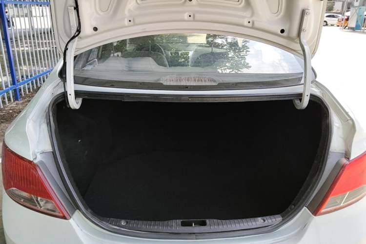 Used Hyundai Verna (older generation) 2014 1.4L Automatic Smart GLS Trunk