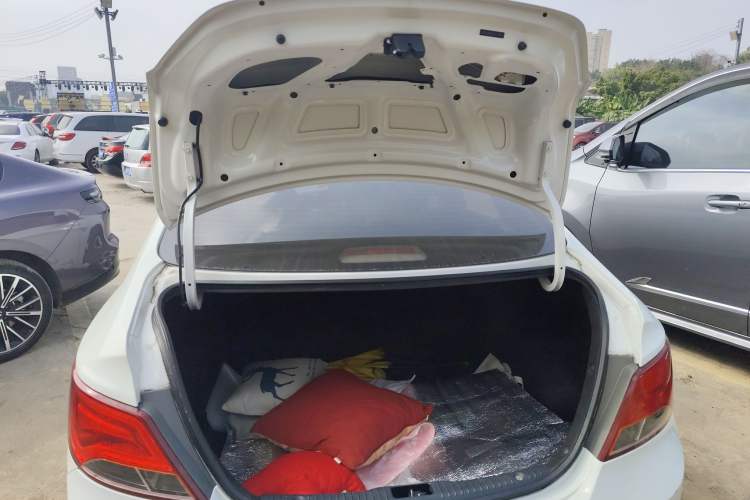 Used Hyundai Verna (older generation) 2014 1.4L Automatic Smart GLS Trunk