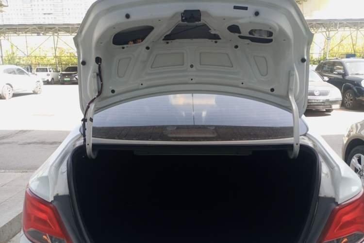 Used Hyundai Verna (older generation) 2014 1.4L Manual Smart GLS Trim Trunk