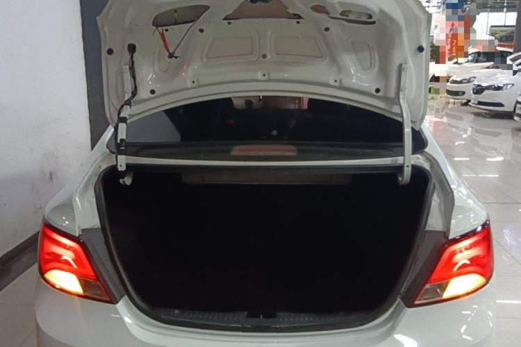 Used Hyundai Verna (older generation) 2014 1.4L Manual Smart GLS Trim Trunk
