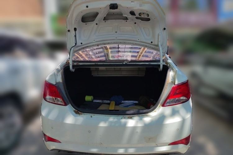 Used Hyundai Verna (older generation) 2014 1.4L Manual Smart GLS Trim Trunk