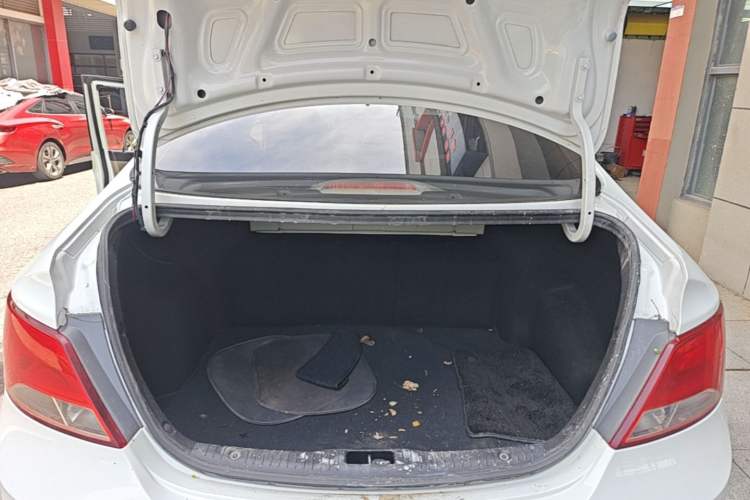 Used Hyundai Verna (older generation) 2014 1.4L Manual Smart GLS Trim Trunk