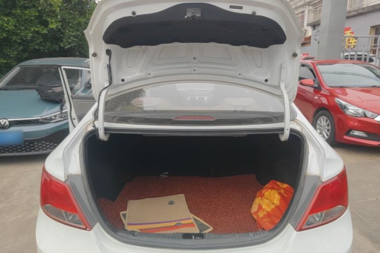 Used Hyundai Verna (older generation) 2014 1.4L Manual Smart GLS Trim Trunk