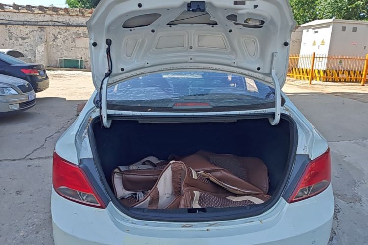 Used Hyundai Verna (older generation) 2014 1.4L Automatic Smart GLS Trunk