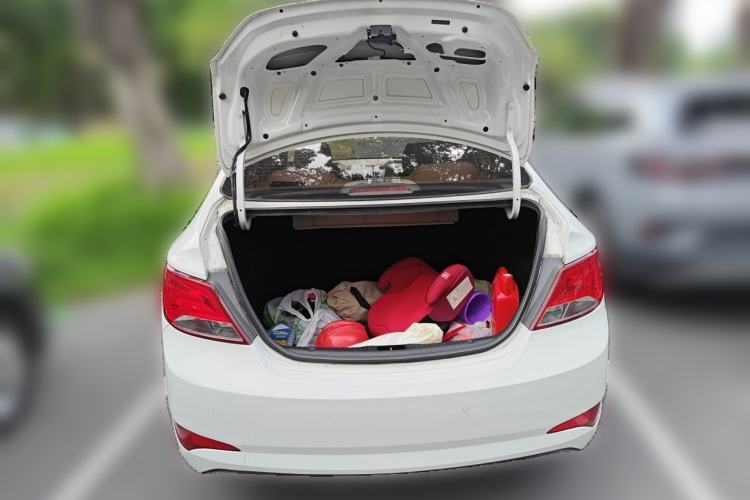 Used Hyundai Verna (older generation) 2014 1.4L Automatic Leading-Edge GLX Trunk